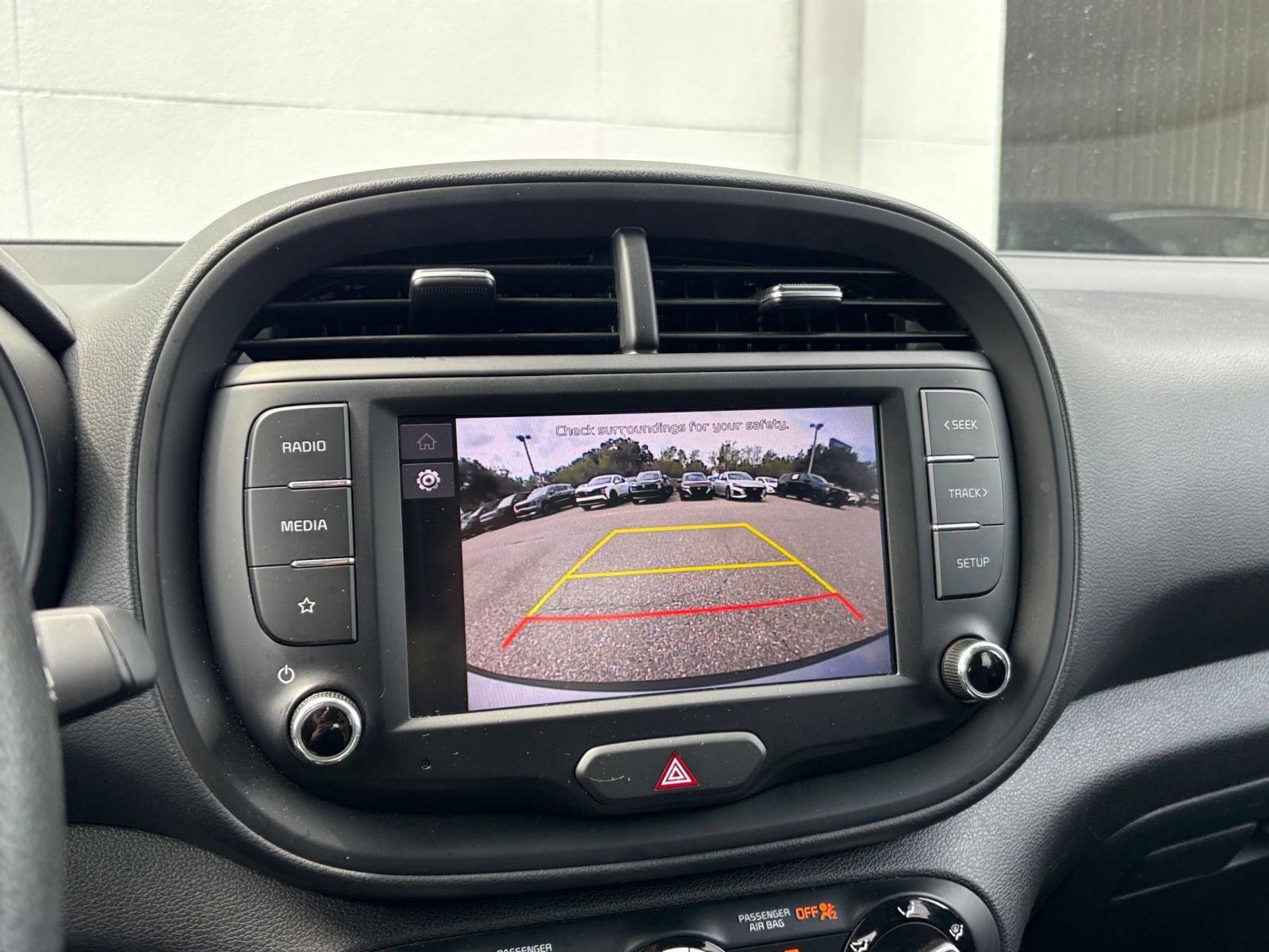 Used 2025 Kia Soul LX w/ LX Technology Package FWD image 21