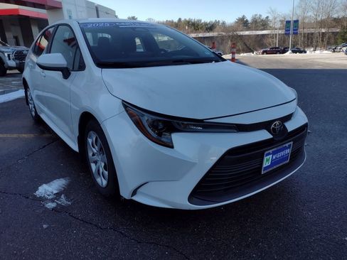 Used 2025 Toyota Corolla LE image 11
