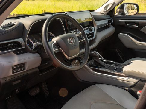 Used 2022 Toyota Highlander Platinum AWD/4WD image 10