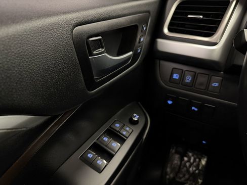 Used 2019 Toyota Highlander Limited image 12