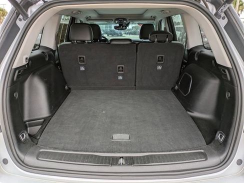 Used 2022 Jeep Grand Cherokee Limited image 13