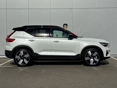 Used 2023 Volvo XC40 Recharge Ultimate w/ Protection Package Premier AWD/4WD image 6
