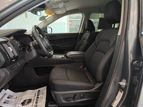 Used 2025 Nissan Pathfinder SV AWD/4WD image 10