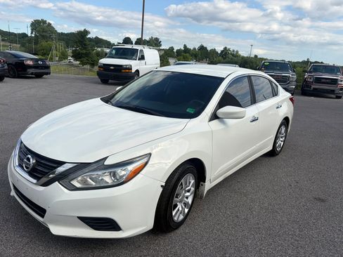 Used 2017 Nissan Altima 2.5 S w/ Power Driver Seat Package FWD image 3