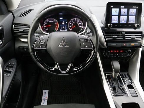 Used 2024 Mitsubishi Eclipse Cross SE image 3