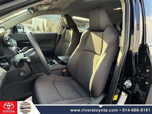 Used 2022 Toyota Venza LE image 13