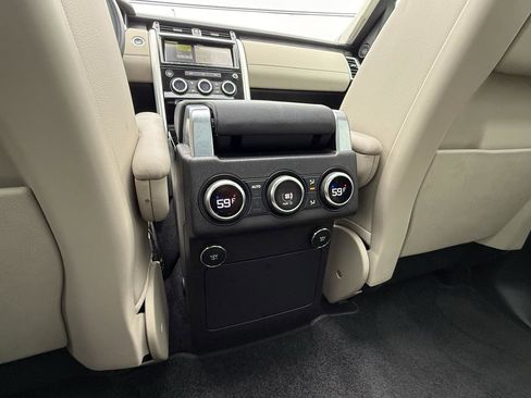 Used 2020 Land Rover Discovery HSE image 22
