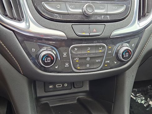 Used 2022 Chevrolet Equinox Premier AWD/4WD image 30