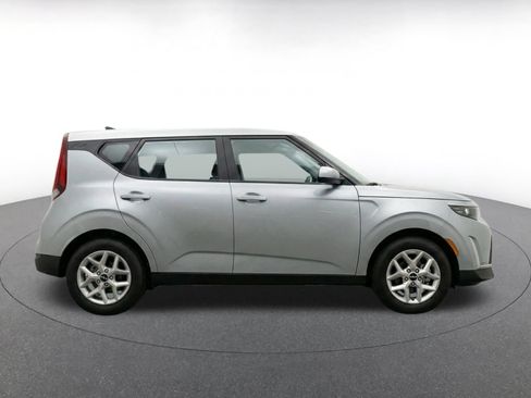 Used 2025 Kia Soul LX w/ LX Technology Package FWD image 10