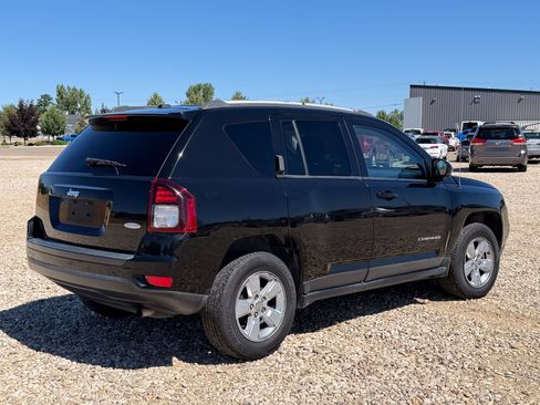 Used 2016 Jeep Compass Latitude FWD image 2