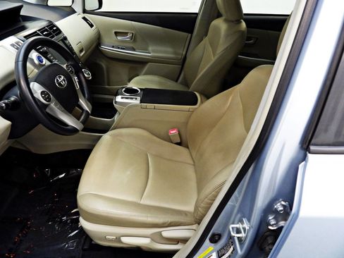 Used 2013 Toyota Prius V Five image 8