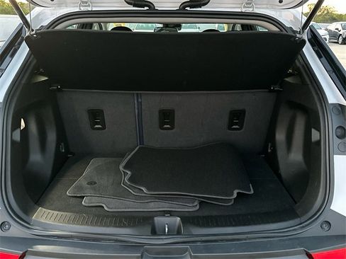 Used 2022 Chevrolet Bolt EUV LT w/ Convenience Package image 10