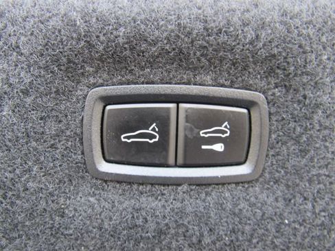 Used 2023 Porsche Taycan Premium Package w/ Premium Package image 28