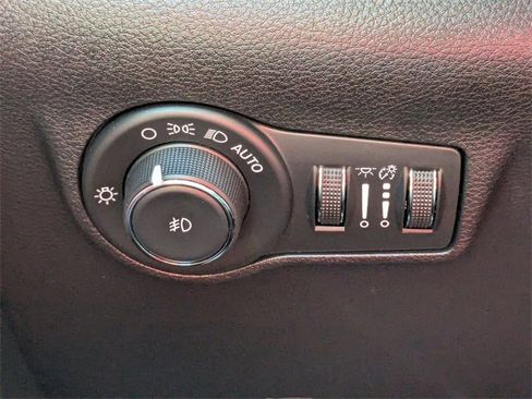 Used 2024 Jeep Compass Limited image 18