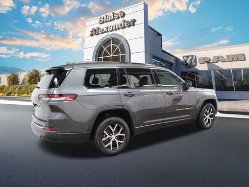 Certified 2024 Jeep Grand Cherokee L Limited w/ Luxury Tech Group II image 3