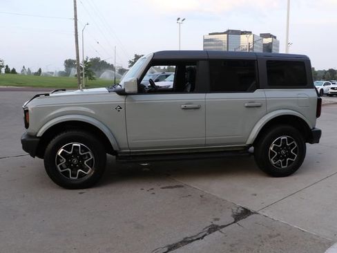 Used 2024 Ford Bronco Outer Banks AWD/4WD image 4