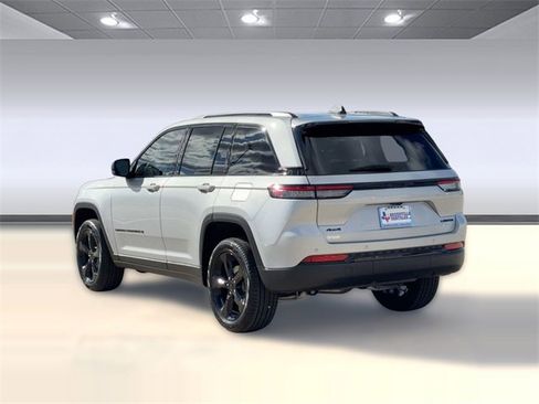 New 2025 Jeep Grand Cherokee Limited image 3