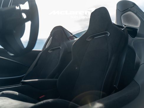 Used 2025 McLaren Artura Spider image 22