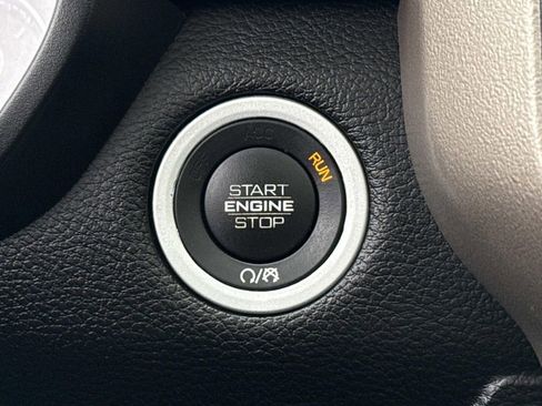 Used 2021 RAM 1500 Laramie image 8