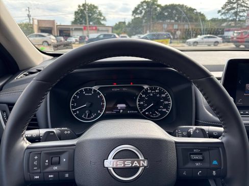 Used 2026 Nissan Rogue SV FWD image 35