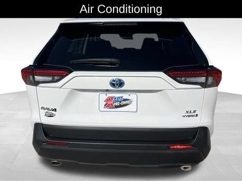 Used 2021 Toyota RAV4 XLE AWD/4WD image 5