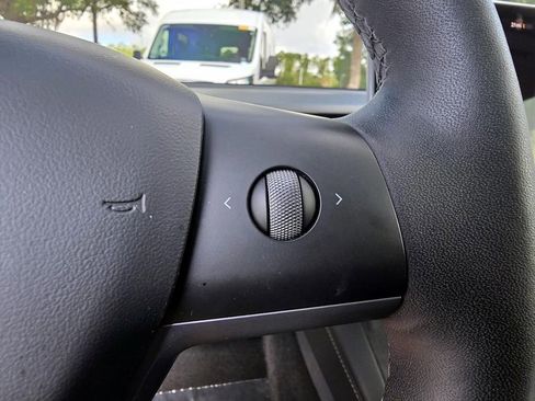 Used 2022 Tesla Model 3 Standard Range RWD image 29