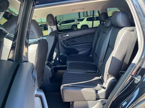 Used 2024 Volkswagen Tiguan SE image 29