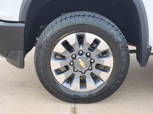 Used 2023 Chevrolet Silverado 2500 Custom w/ Custom Value Package AWD/4WD image 17