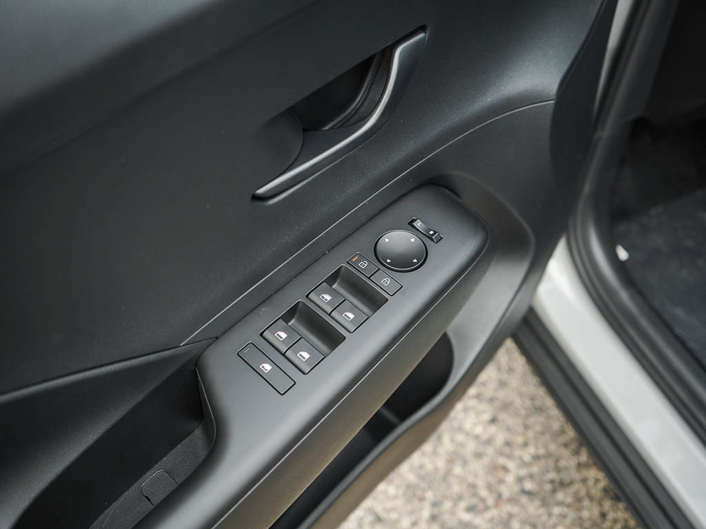 New 2027 Hyundai Kona SE AWD/4WD image 18