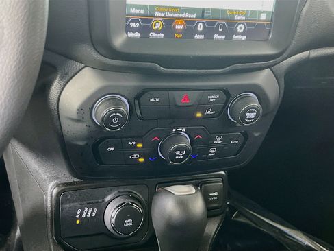 Used 2023 Jeep Renegade Latitude w/ Sun/Sound Group AWD/4WD image 16
