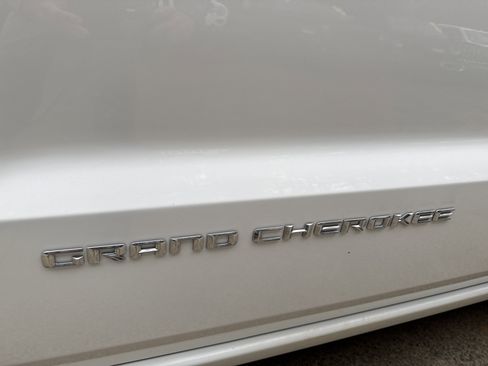 Used 2015 Jeep Grand Cherokee Overland w/ Trailer Tow Group IV image 12