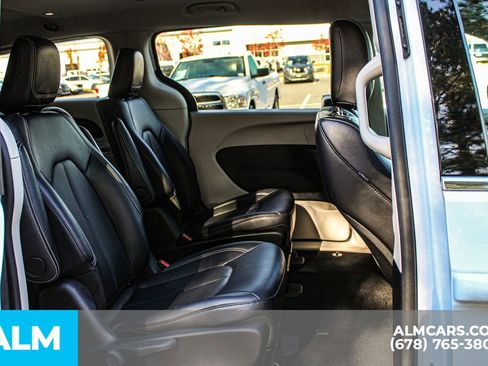 Used 2024 Chrysler Pacifica Select image 22