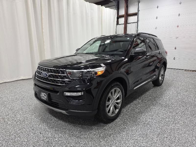Used 2020 Ford Explorer XLT w/ Equipment Group 202A AWD/4WD image 9