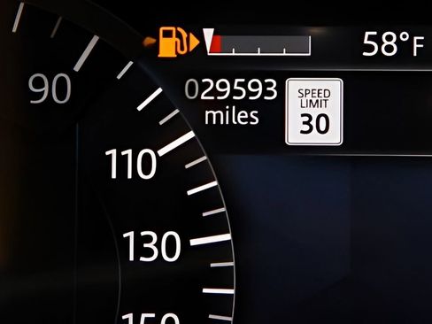 Used 2021 Land Rover Range Rover Velar R-Dynamic S image 23