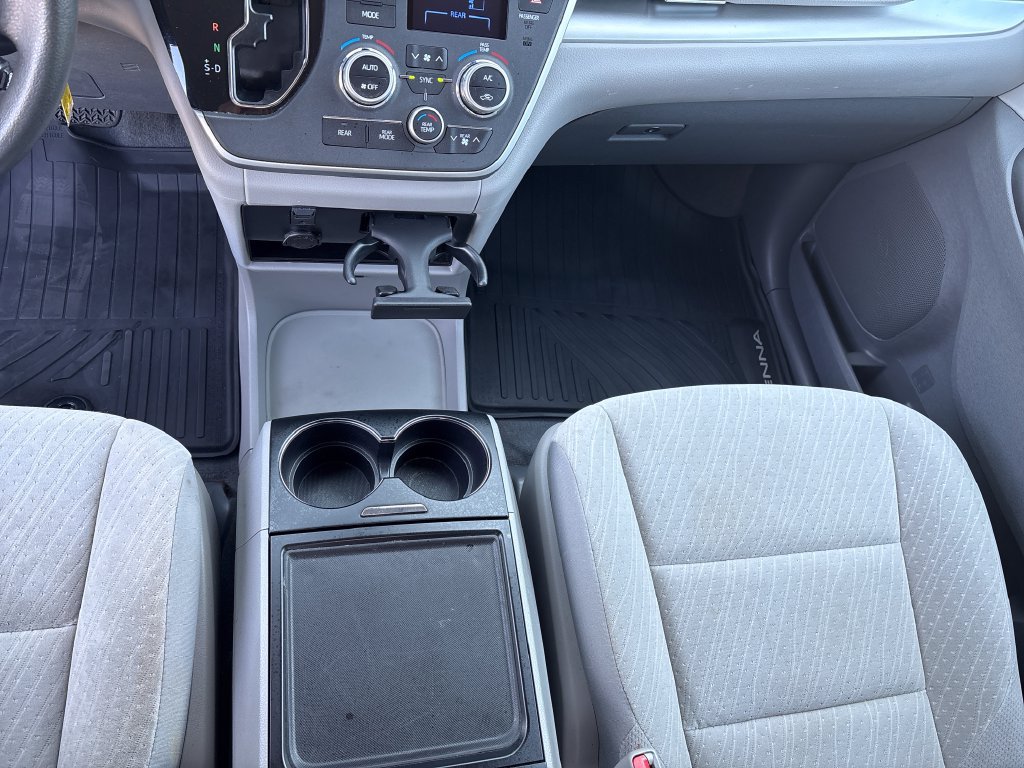 Used 2020 Toyota Sienna LE FWD image 34