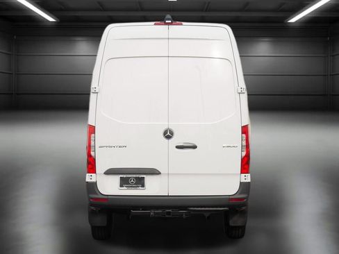 Used 2025 Mercedes-Benz Sprinter 2500 image 4