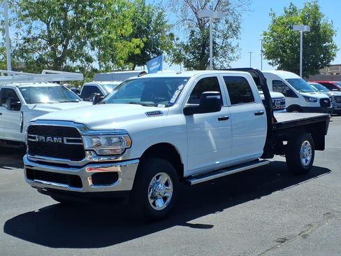 Used 2024 RAM 2500 Tradesman w/ Chrome Appearance Group AWD/4WD image 8