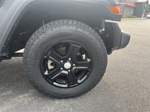 Used 2019 Jeep Wrangler Sport AWD/4WD image 4