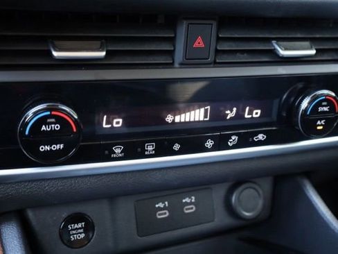 Used 2024 Nissan Rogue SV image 21