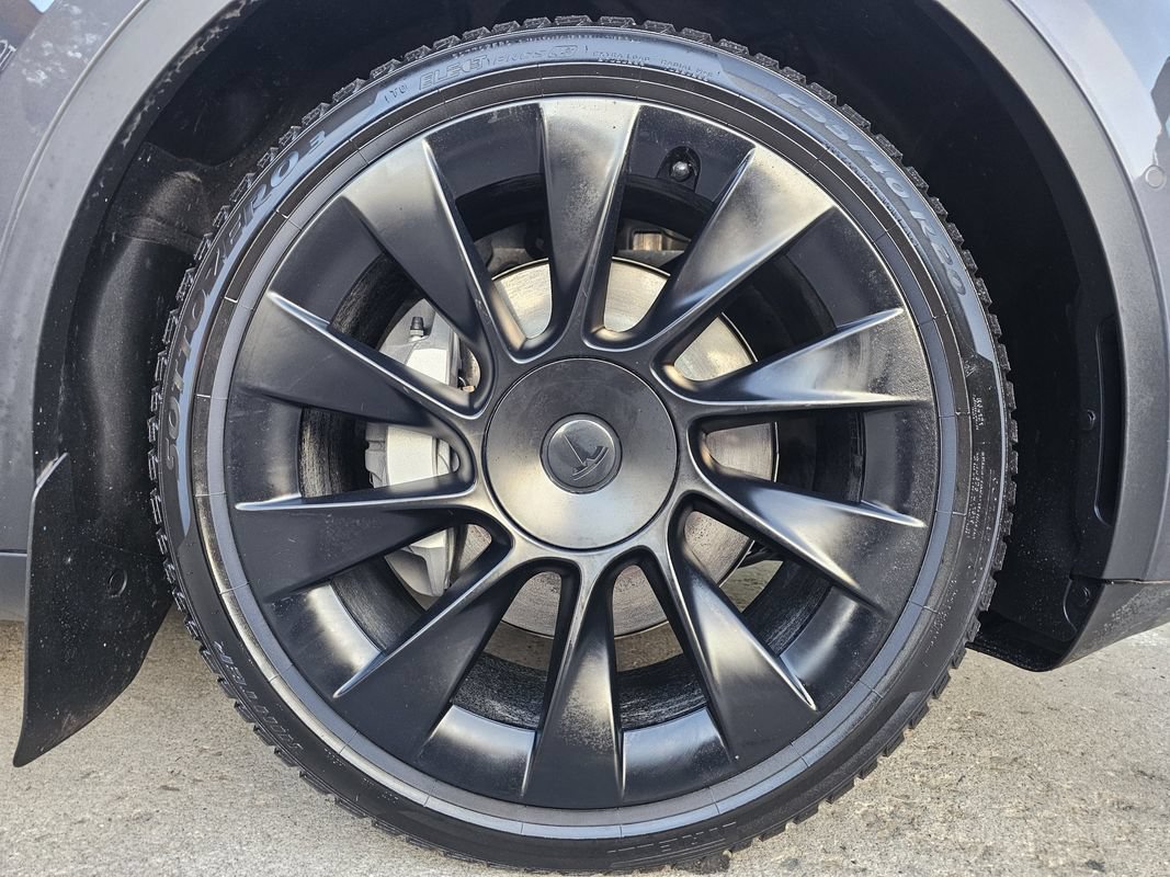 Used 2022 Tesla Model Y Long Range AWD/4WD image 29