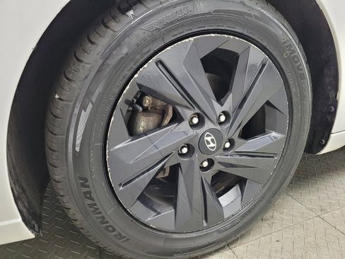 Used 2023 Hyundai Elantra SEL FWD image 31