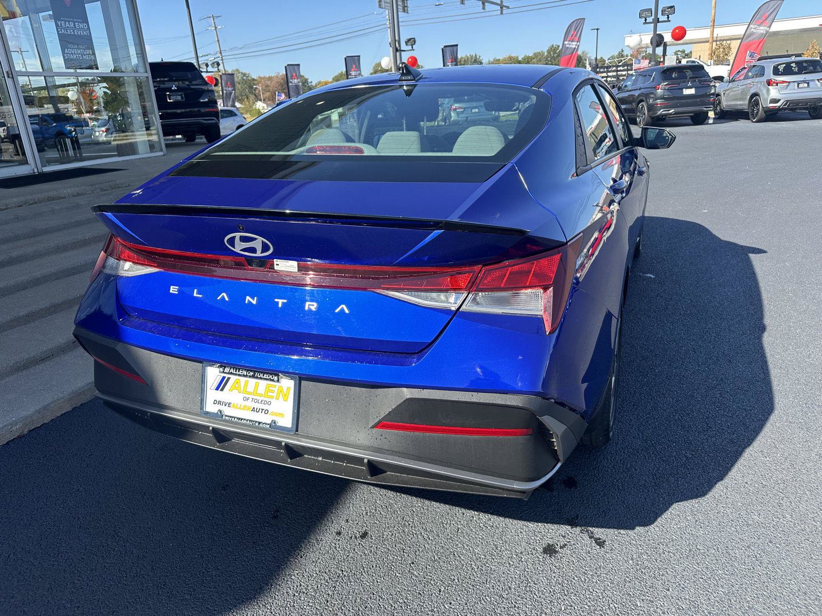 Used 2025 Hyundai Elantra Sport FWD image 12