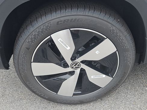 New 2025 Volkswagen Taos S image 4