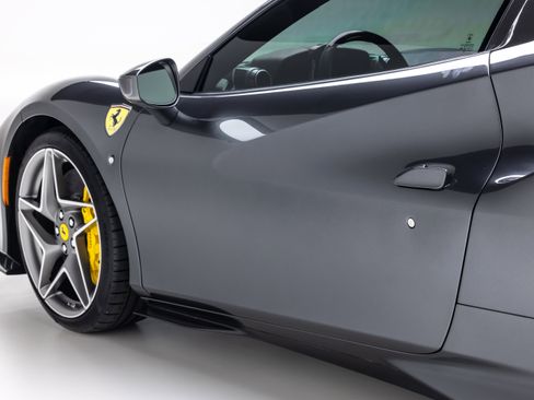 Certified 2022 Ferrari F8 Tributo RWD image 32