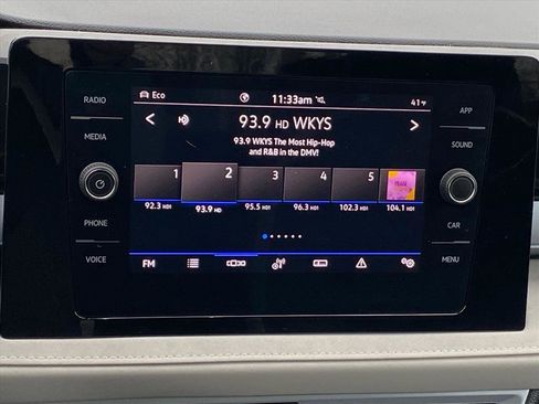 Used 2025 Volkswagen Taos SE image 10