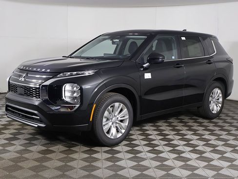 New 2026 Mitsubishi Outlander ES image 8