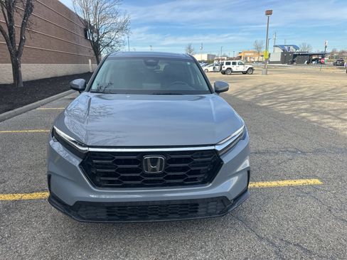 Used 2023 Honda CR-V EX image 2