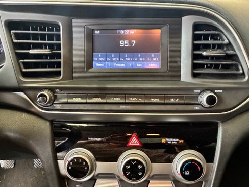 Used 2019 Hyundai Elantra SE w/ Cargo Package FWD image 22