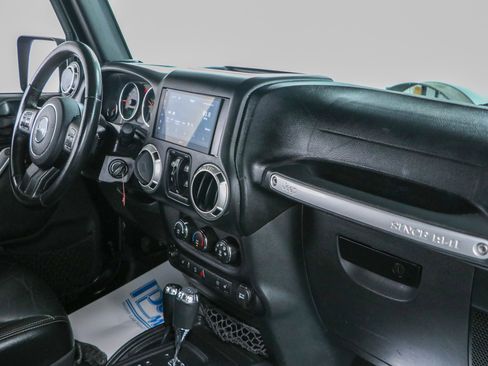 Used 2016 Jeep Wrangler Unlimited Sahara w/ Dual Top Group AWD/4WD image 25