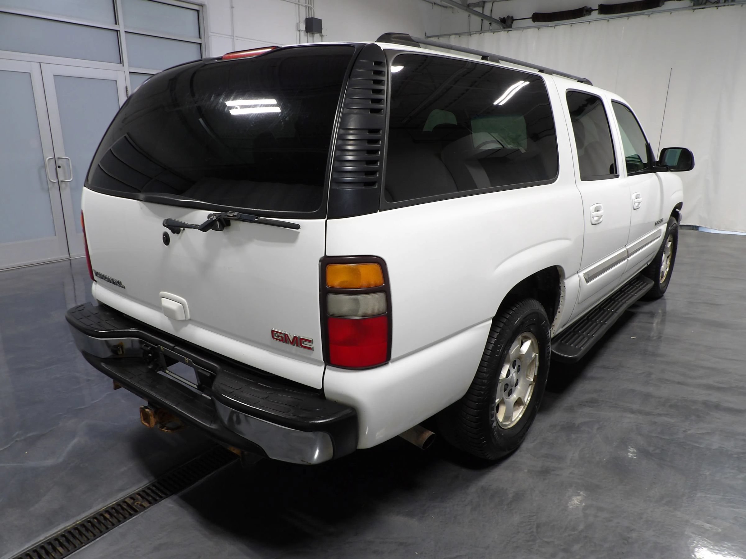Used 2004 GMC Yukon XL SLE RWD image 5